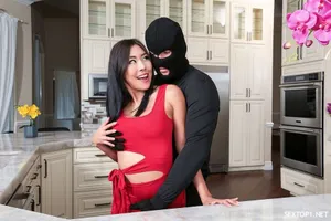 Người tình của con trai à ! đừng tự sướng nữa, hãy để bố giúp con sung sướng
