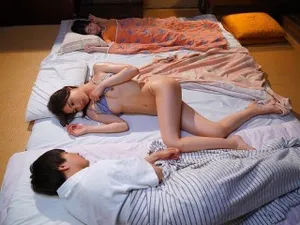 [Bạn gái đào tạo] Cô gái mảnh mai, ngực phẳng, hồng mềm mại, kẹp núm vú, vòng cổ, ngón tay tự liếm, không có lông, âm hộ hồng siêu mềm mại