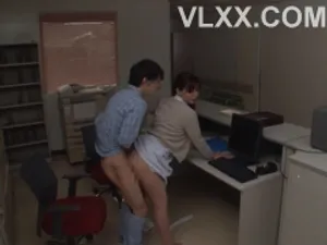 Ông xã bỏ bê, cô vợ vụng trộm với chàng PT trẻ